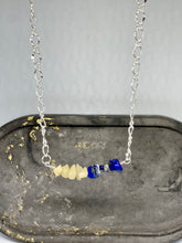 Load image into Gallery viewer, Crème Sodalite - Neckloops