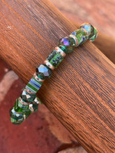 Load image into Gallery viewer, Beaded Stretch Bracelet - Greenies Square Floral Glass
