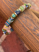 Load image into Gallery viewer, Beaded Stretch Bracelet - Square Floral Glass