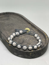 Load image into Gallery viewer, Knotted Bracelip - White and Gray
