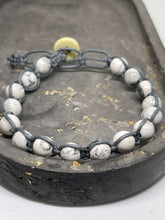 Load image into Gallery viewer, Knotted Bracelip - White and Gray
